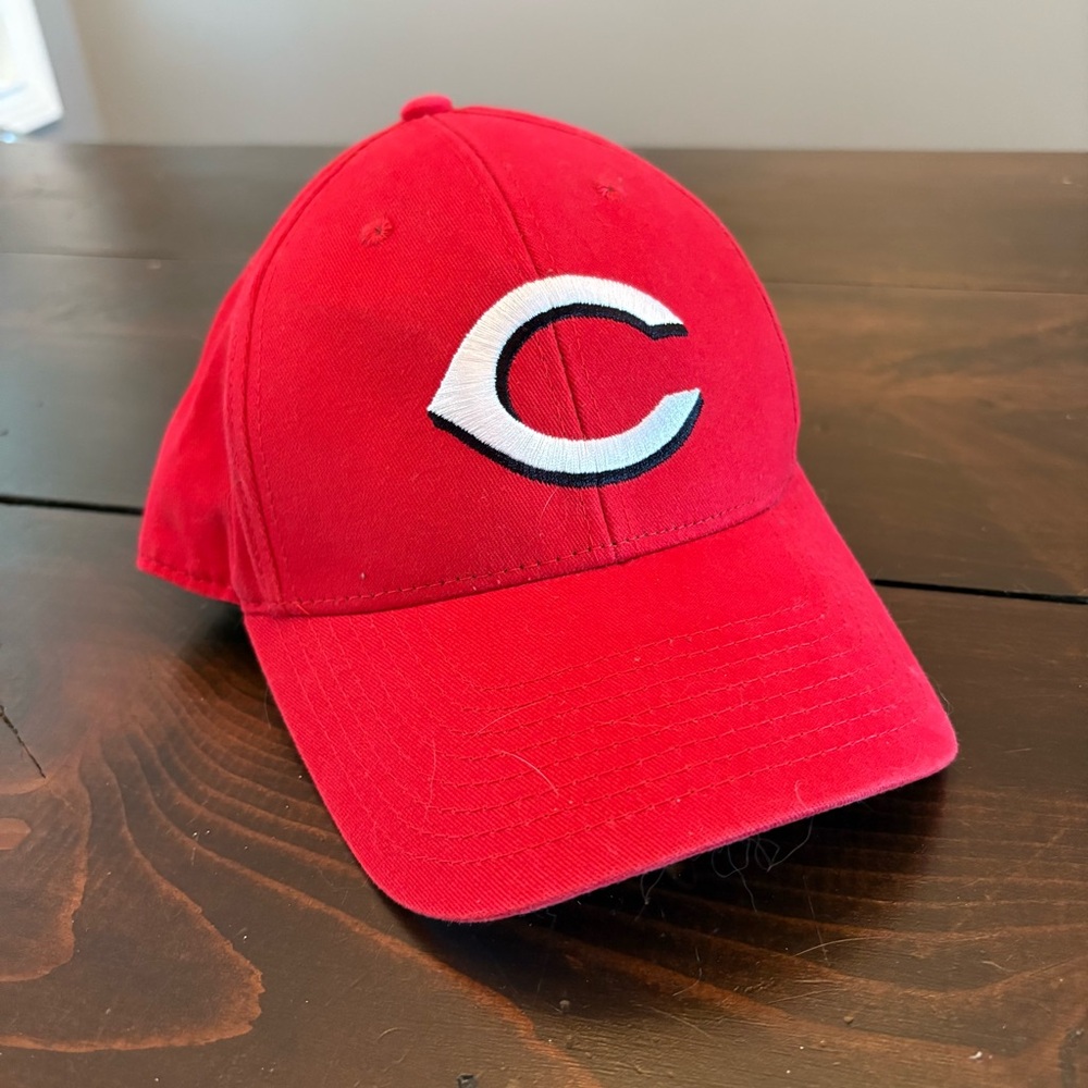 Cincinnati Reds Baseball Cap with Embroidered Logo